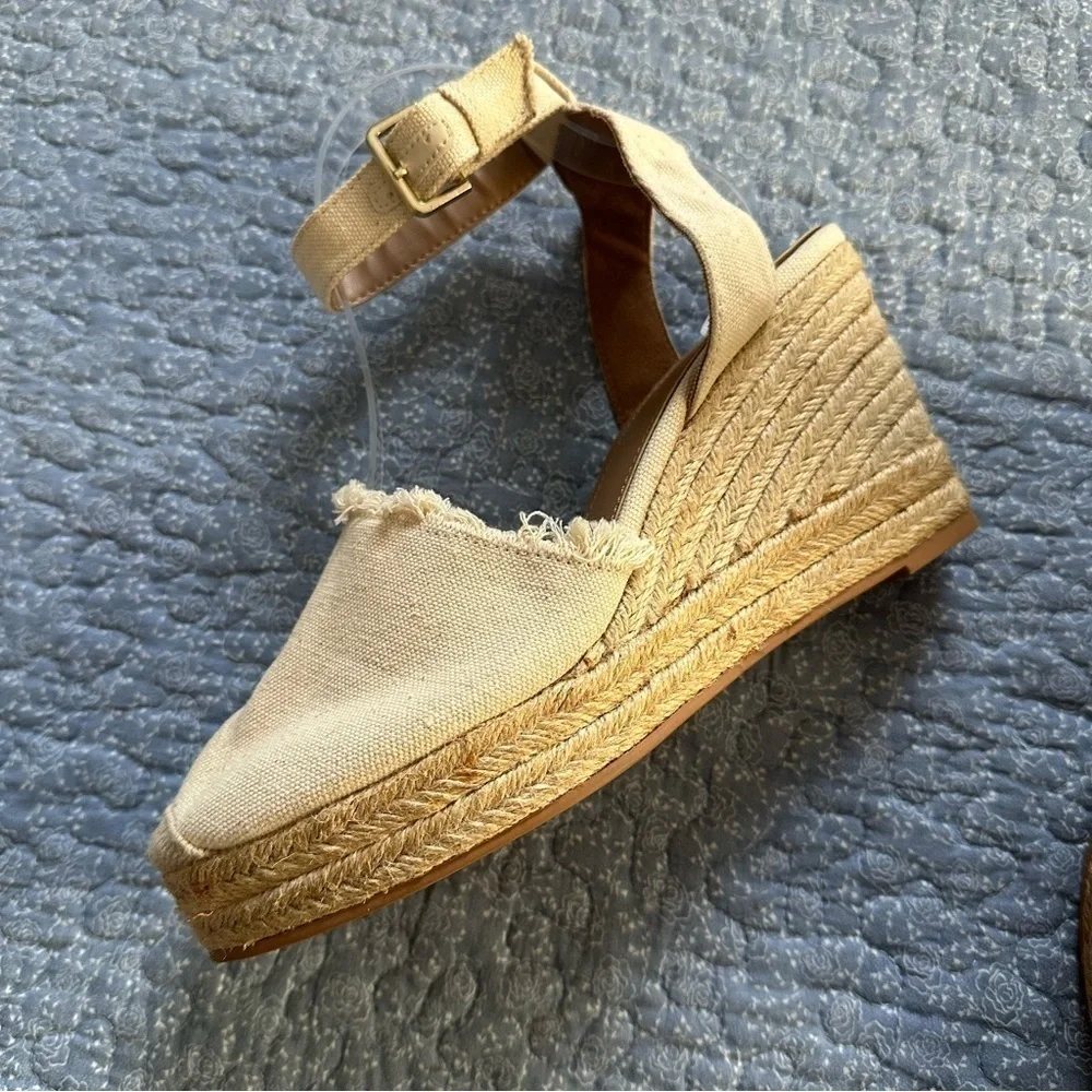 H&M Espadrille Wedge Closed Toe Beige 3.5” Heel Canvas Size 10